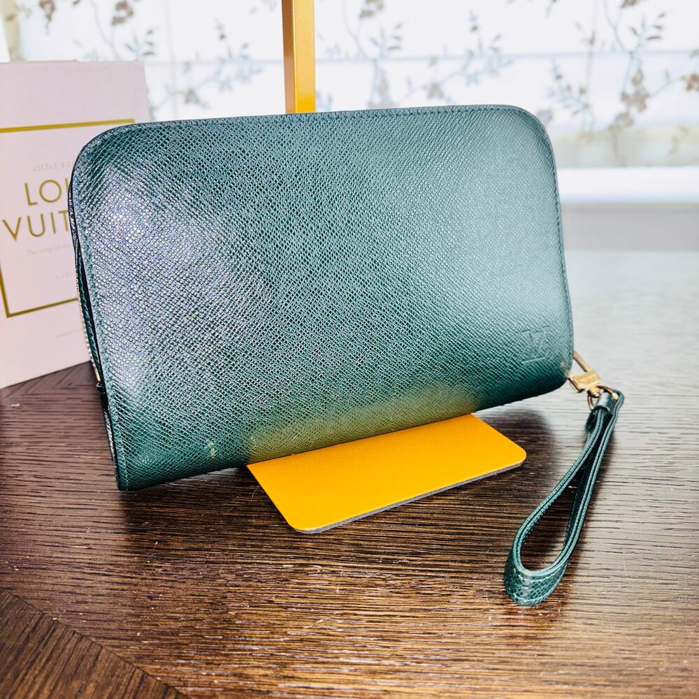 1994 Louis Vuitton Baikal Taiga Epicea Green Leather Clutch Wristlet